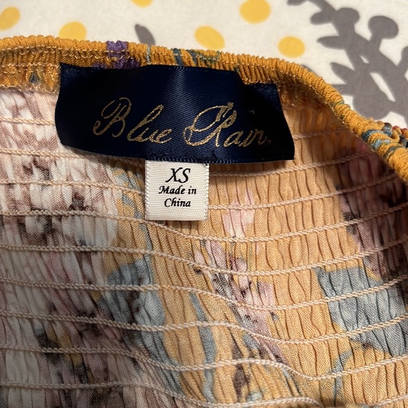 Spring dress, never worn, off the shoulder, size XS. - Picture 3 of 3